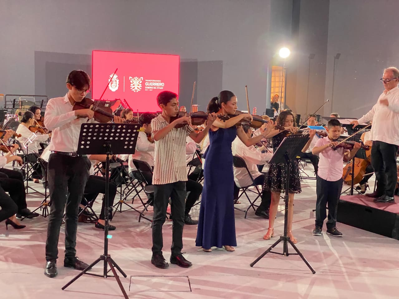 ¡Acapulco vibra! Más de 800 personas celebran a los niños con la Filarmónica 🎻🚨