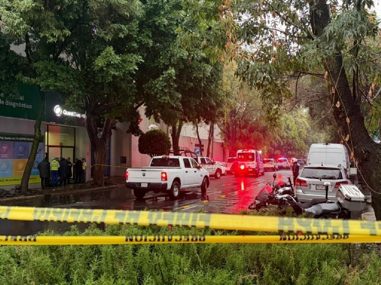 Asesinan a motociclista en la colonia Roma; agresores logran escapar