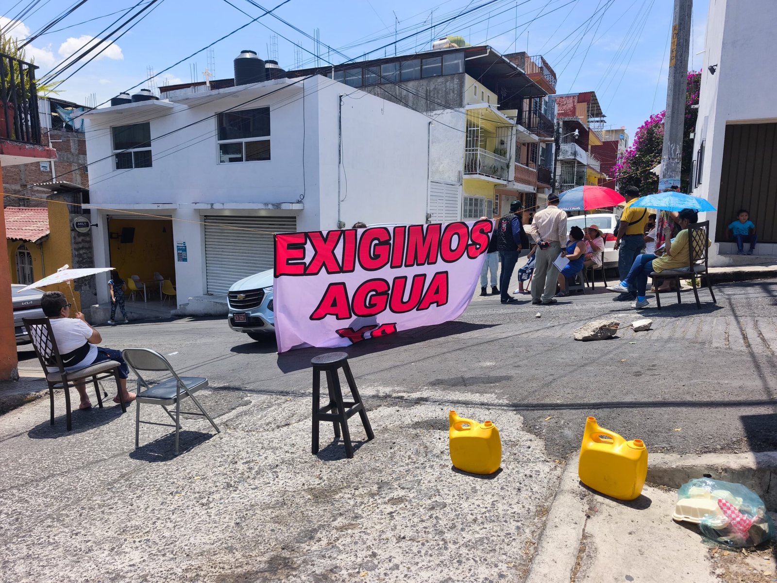 🚨 ¡Crisis en San Mateo! Vecinos bloquean calles por falta de agua