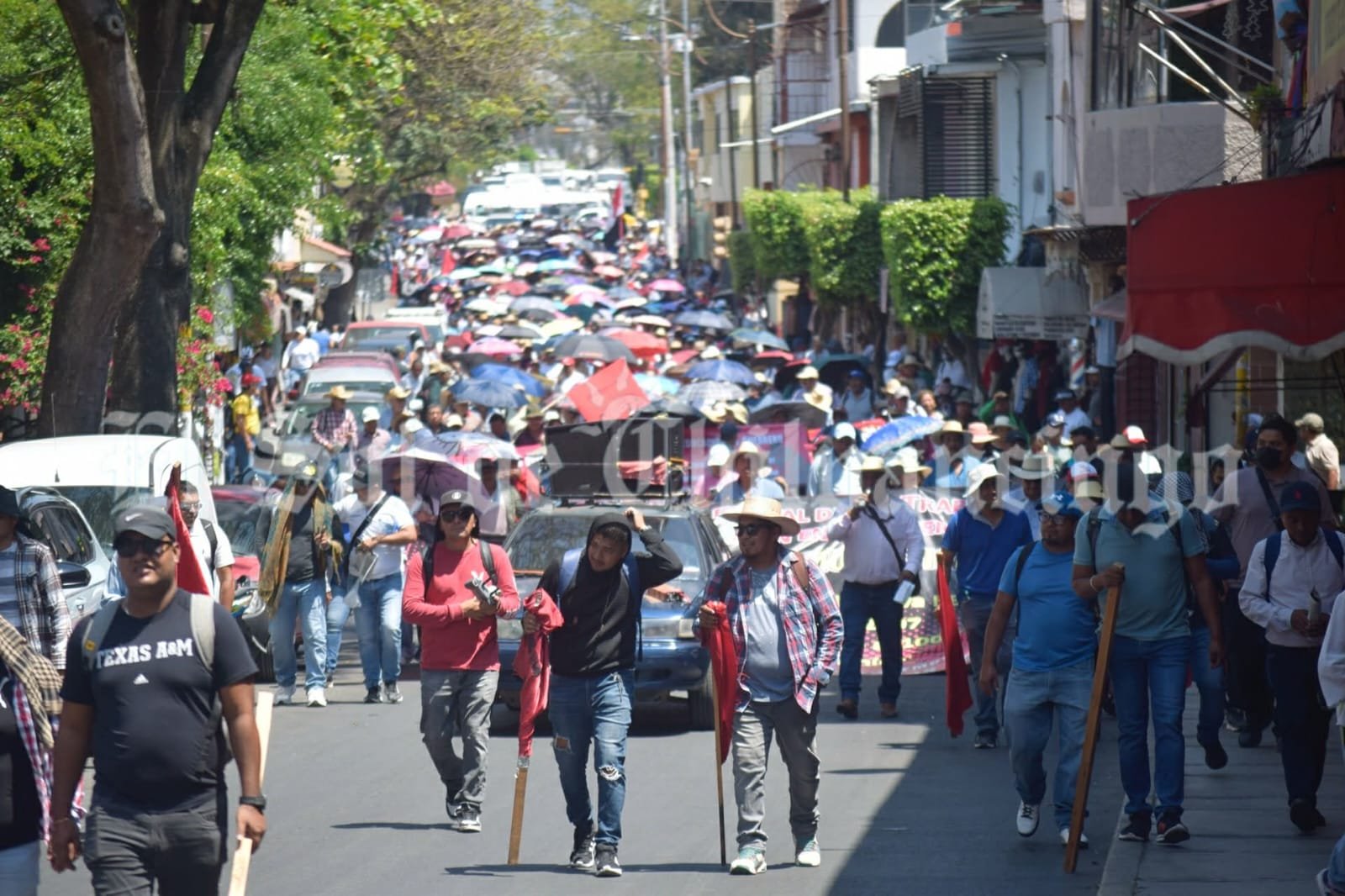 ¡Chilpancingo bajo presión! Más de 5 mil maestros toman las calles este 1 de mayo 🚨