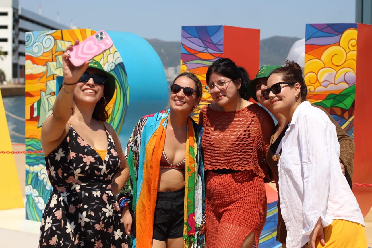 ¡Acapulco a reventar! 🚨 Ocupación hotelera casi al 100% y playas llenas