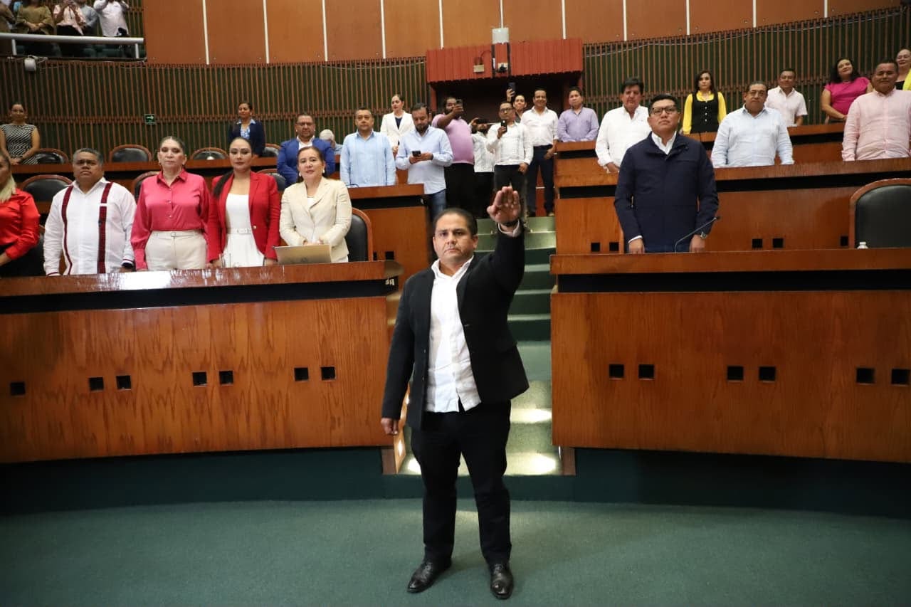 ¡POLÉMICA en el Congreso! Badillo asume liderazgo y desata crisis 🚨