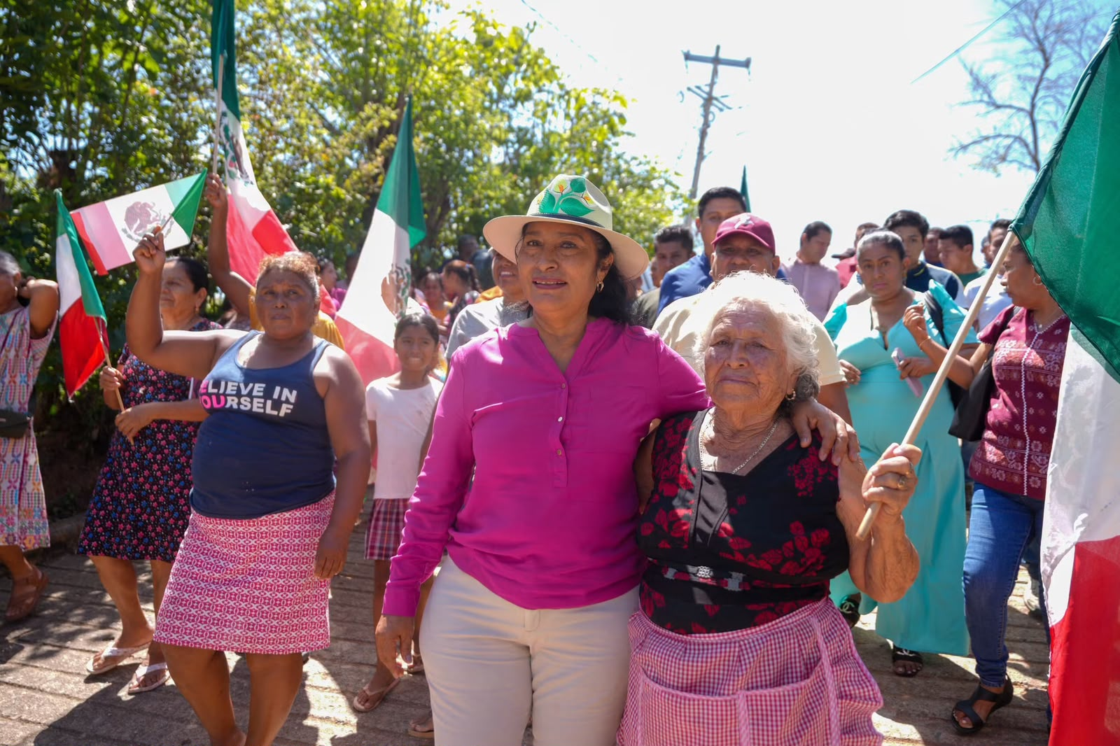 ¡Impacto Total en Costa Chica! Abelina Desborda Apoyo Masivo en Asamblea Clave