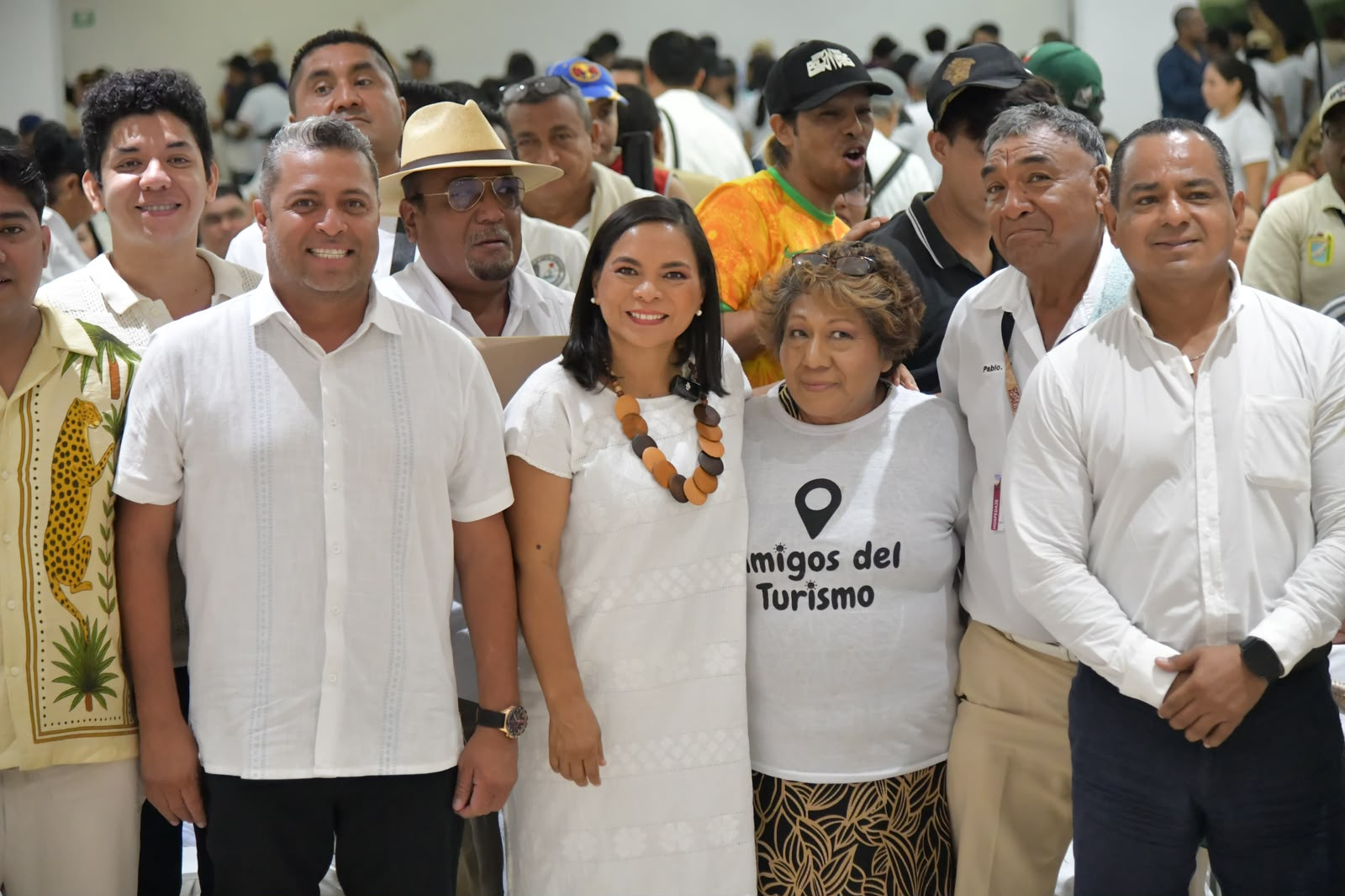 ¡ALERTA en Acapulco! Trabajadores de playa EXIGEN subsidios URGENTES y se unen a Beatriz Mojica