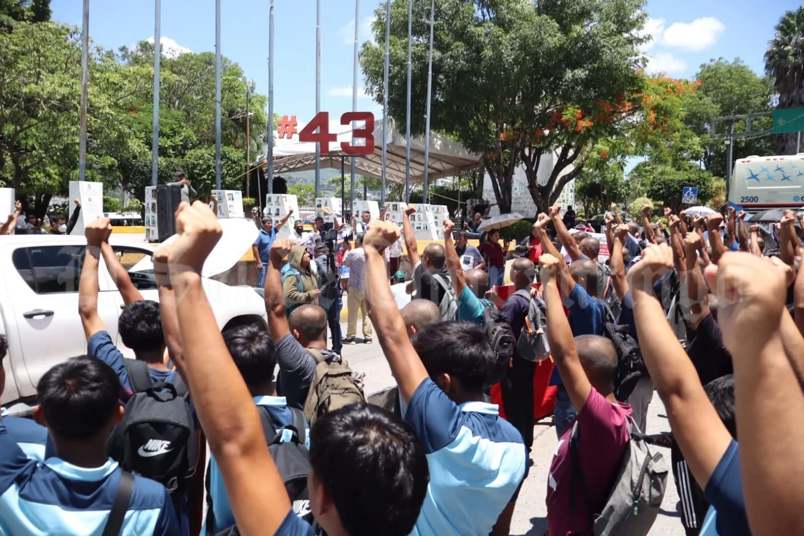 🚨 ¡ESCÁNDALO! Padres de los 43 EXIGEN CÁRCEL para exgobernador Ángel Aguirre