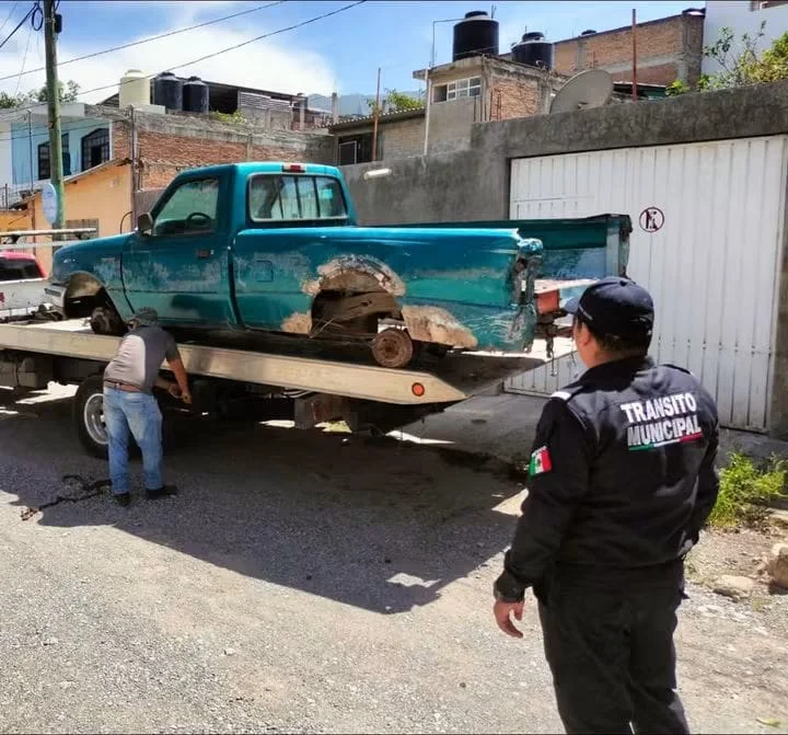 ¡ALERTA en Chilpancingo! 🚨 Operativo IMPARABLE: Retiran autos ABANDONADOS de las calles