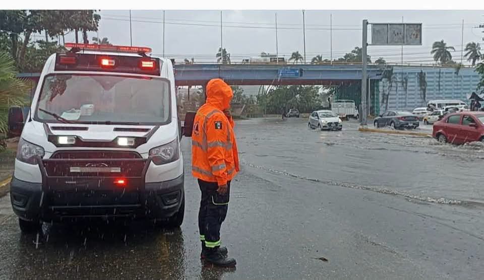 ¡ALERTA MÁXIMA en Acapulco! 🚨 Lluvias desatan crisis, Gobernadora en monitoreo permanente