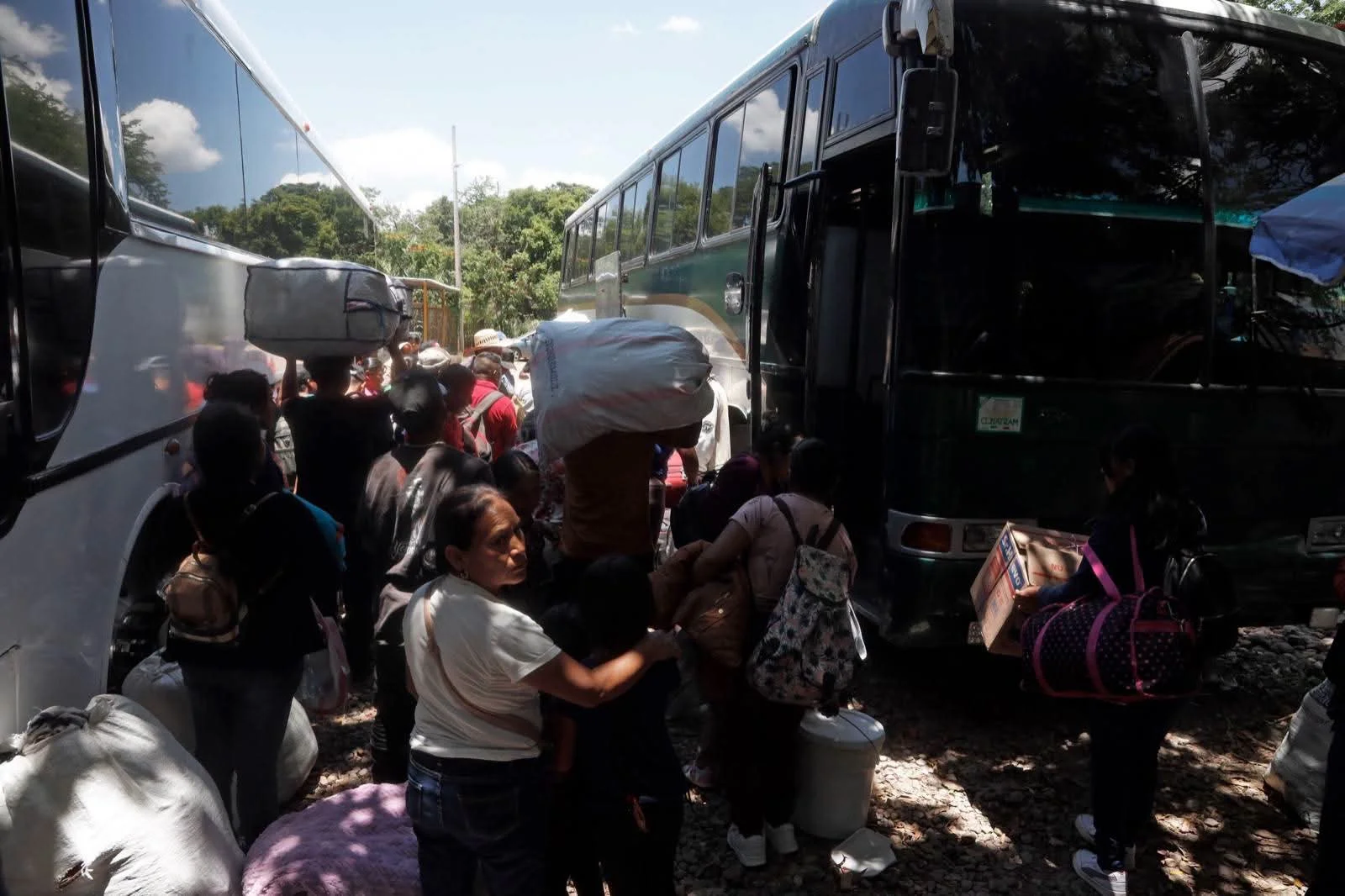 ¡ALERTA! 🚨 Más de 100 jornaleros ABANDONADOS en Guerrero