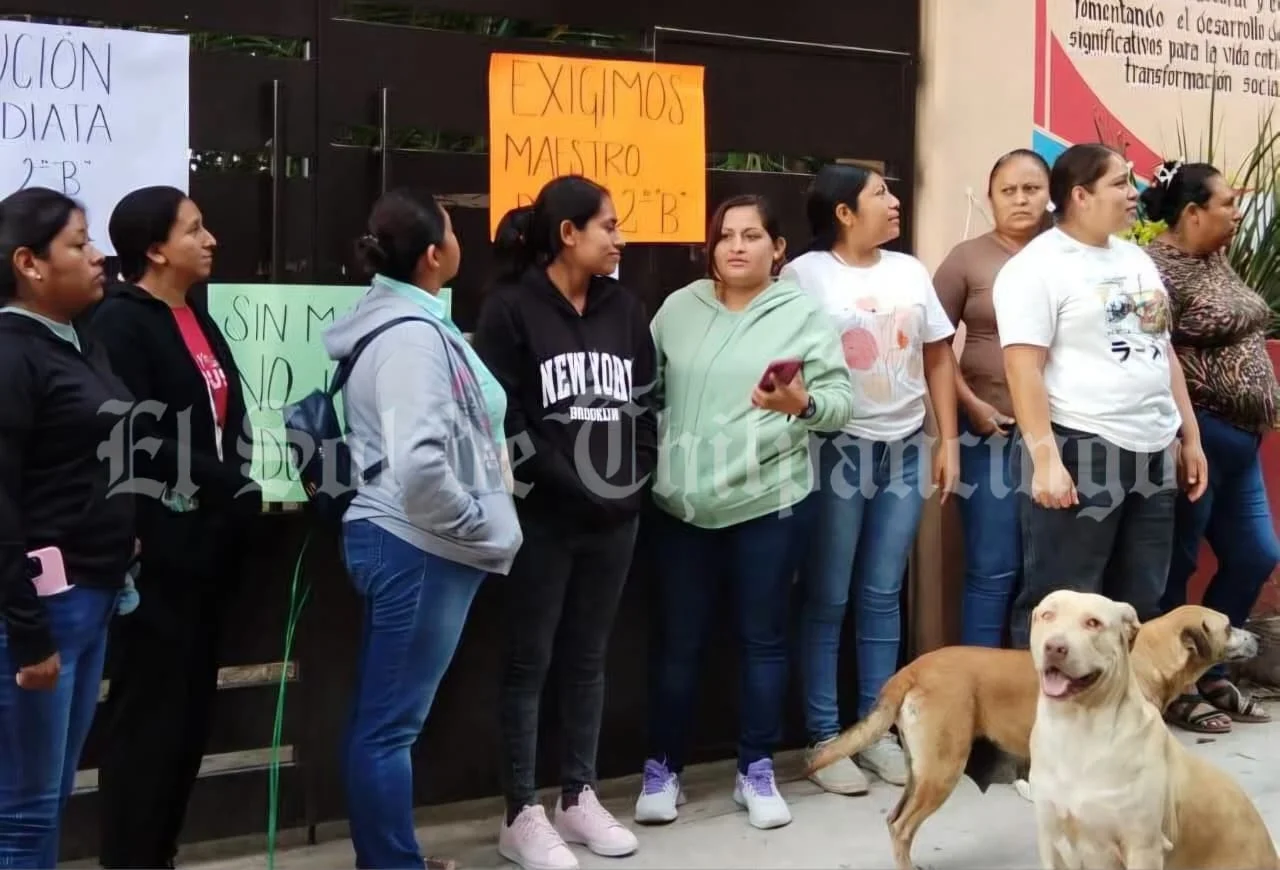 🚨 ¡CRISIS EDUCATIVA! Padres Toman Primaria y Amagan con Bloquear Autopista del Sol